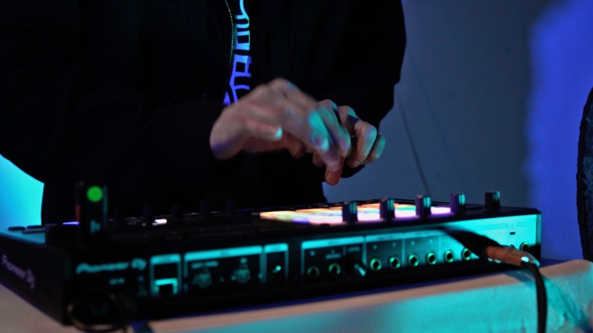 Your guide to the fast-growing world of finger drumming - Pioneer DJ